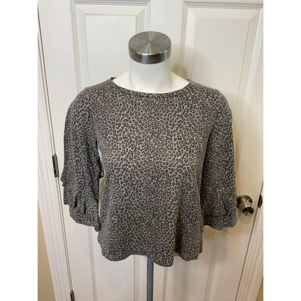 t.La Anthropologie Gray Short Flare Sleeve Shirt, Size XSP Petites